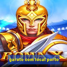 garoto com local porto